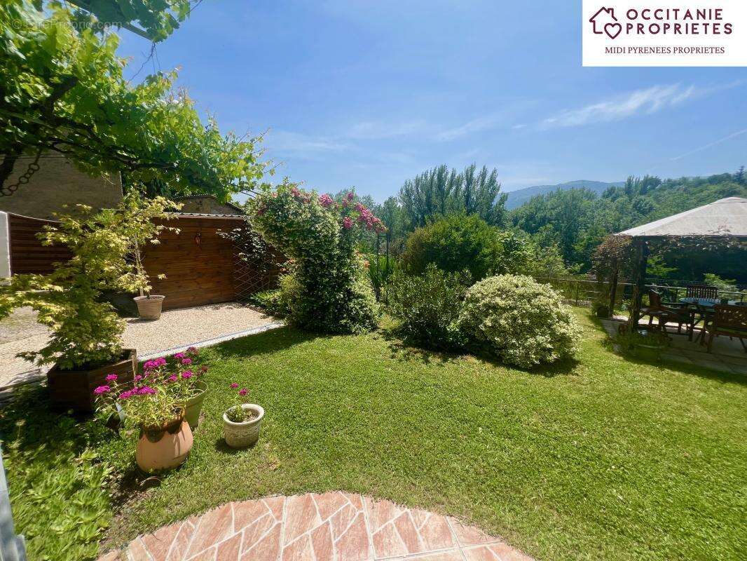 Maison à SAINT-PIERRE-DE-RIVIERE