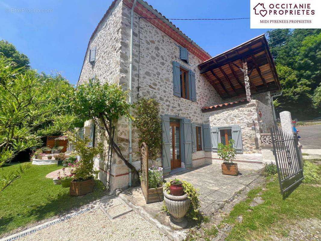 Maison à SAINT-PIERRE-DE-RIVIERE