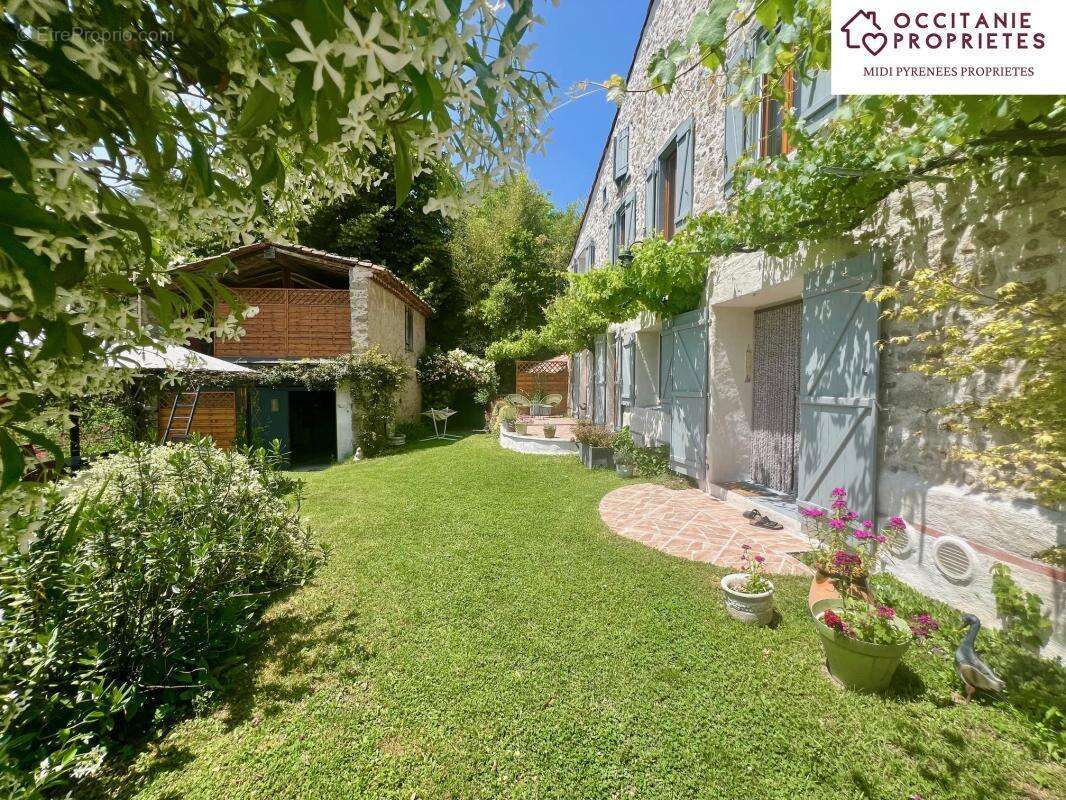 Maison à SAINT-PIERRE-DE-RIVIERE