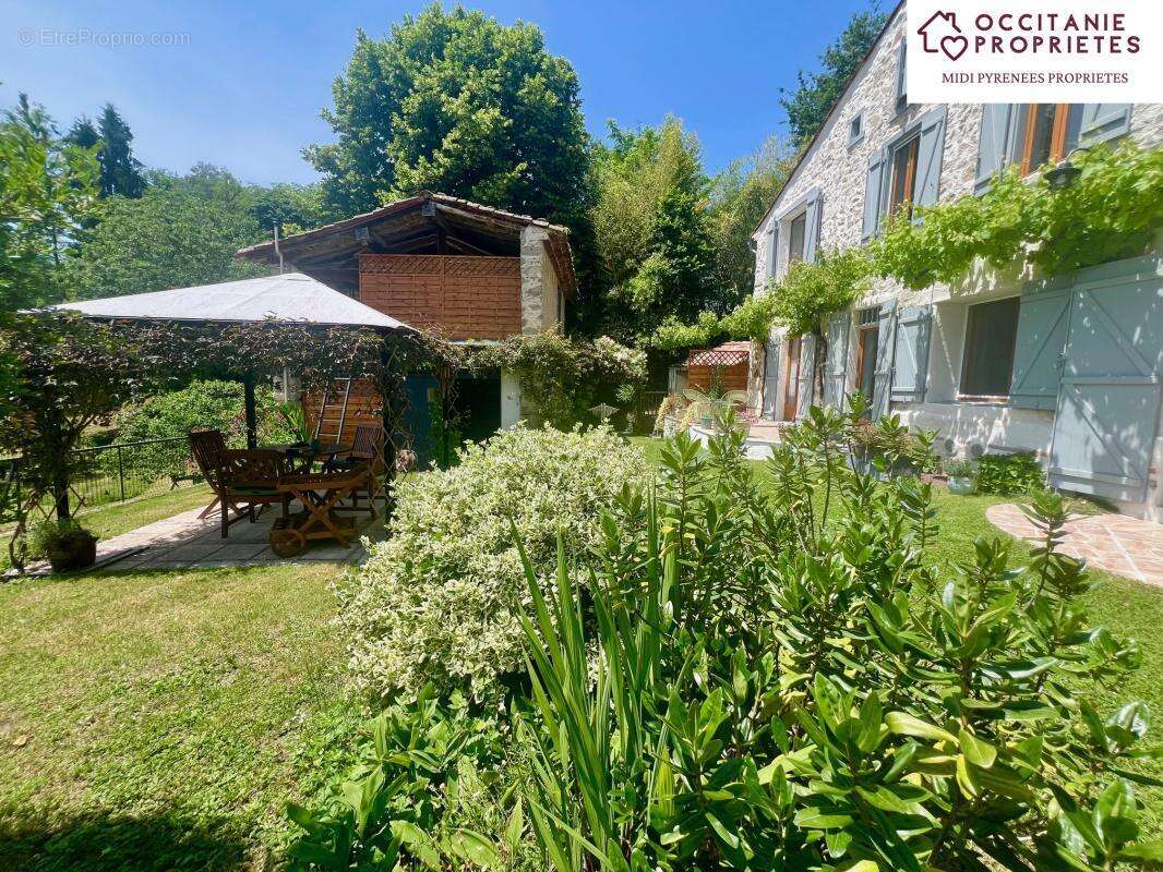 Maison à SAINT-PIERRE-DE-RIVIERE