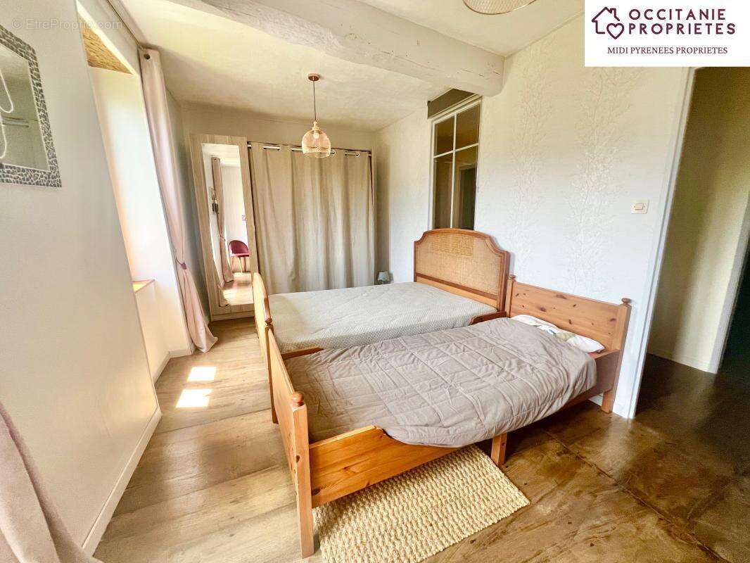 Maison à SAINT-PIERRE-DE-RIVIERE