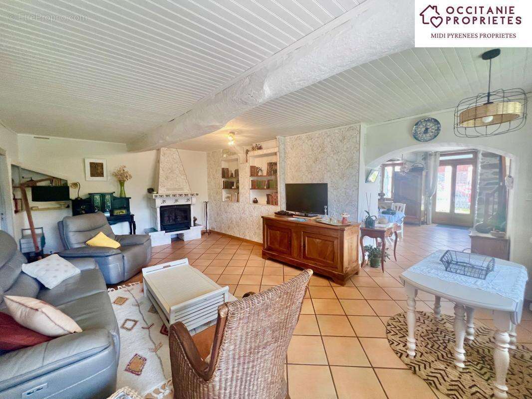 Maison à SAINT-PIERRE-DE-RIVIERE