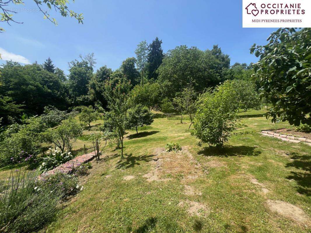 Maison à SAINT-PIERRE-DE-RIVIERE