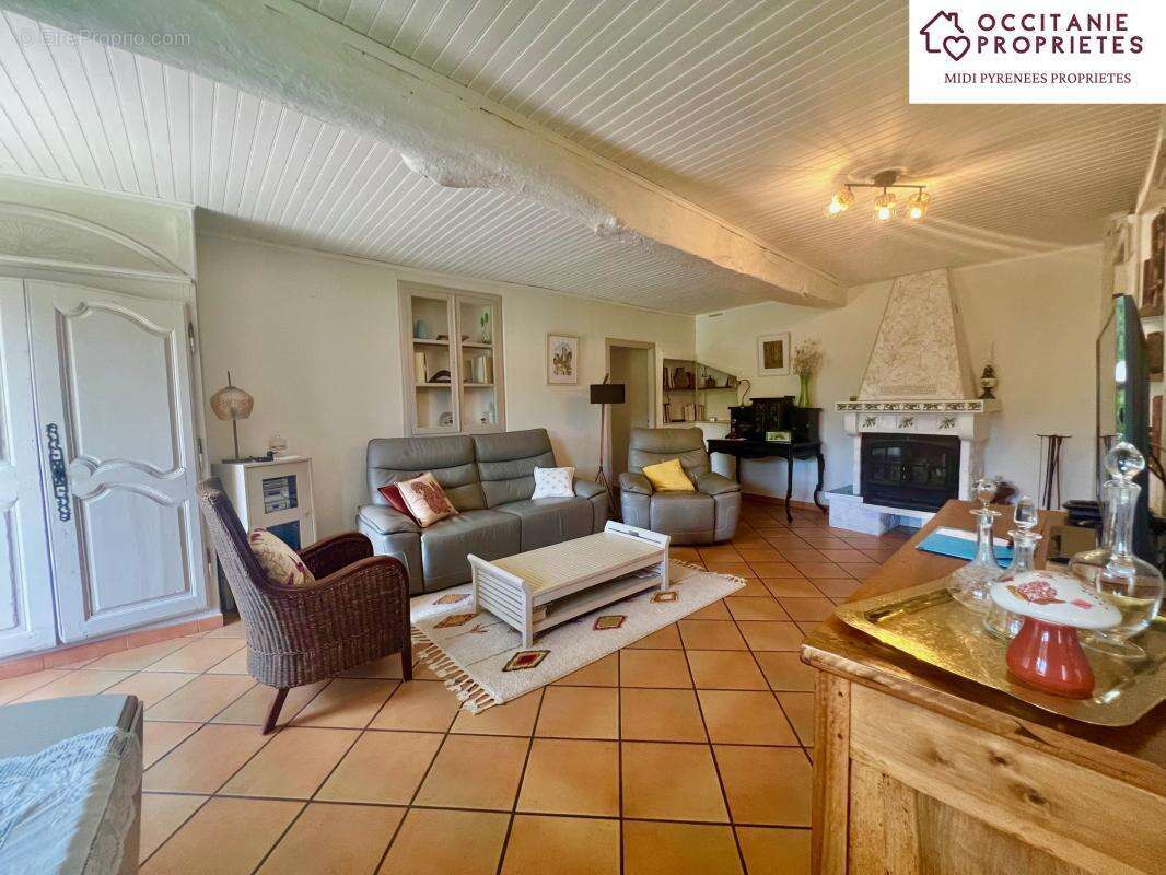 Maison à SAINT-PIERRE-DE-RIVIERE