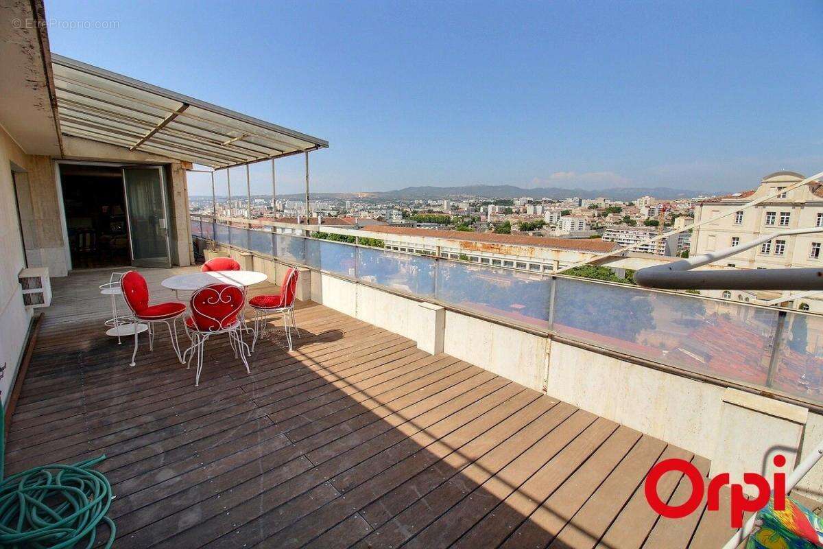 Appartement à MARSEILLE-1E