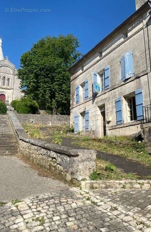 Maison à VILLEBOIS-LAVALETTE