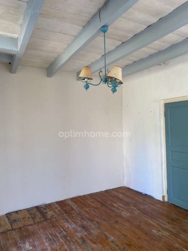 Maison à VILLEBOIS-LAVALETTE