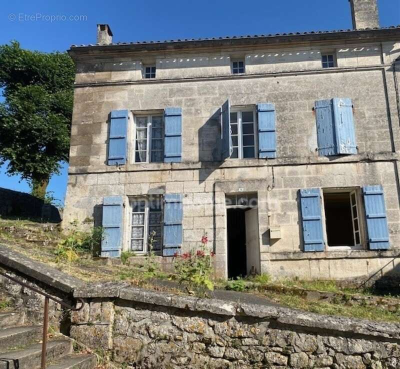 Maison à VILLEBOIS-LAVALETTE