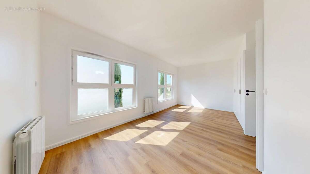 Appartement à VOISINS-LE-BRETONNEUX