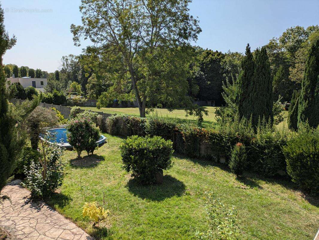 Maison à AUFFREVILLE-BRASSEUIL