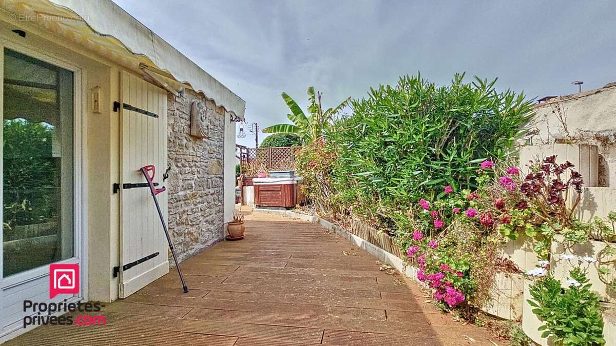 Maison à BOURCEFRANC-LE-CHAPUS