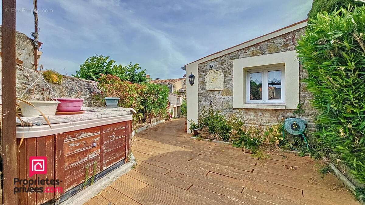 Maison à BOURCEFRANC-LE-CHAPUS