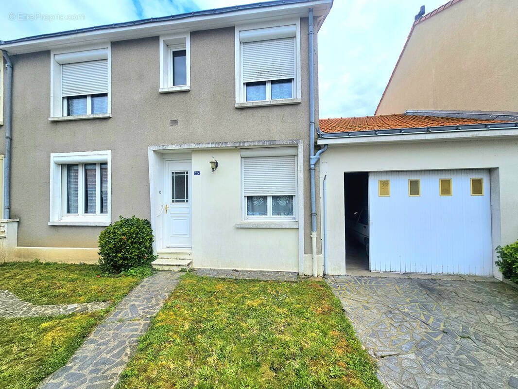 Maison à LE LONGERON