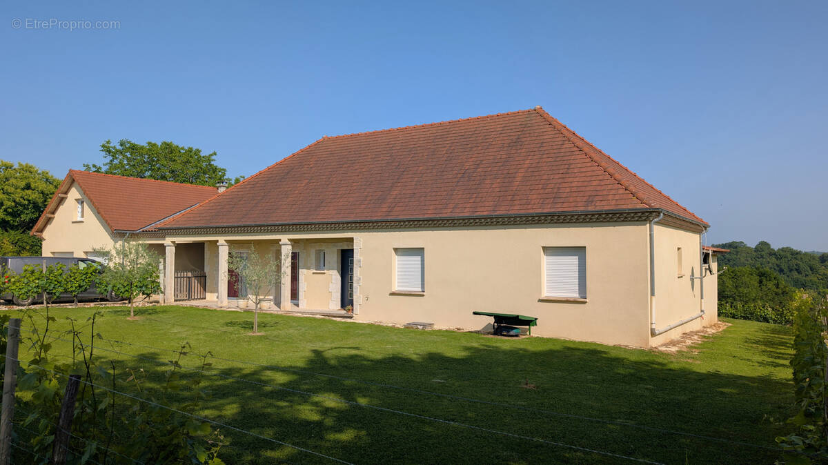 Maison à MAYRINHAC-LENTOUR