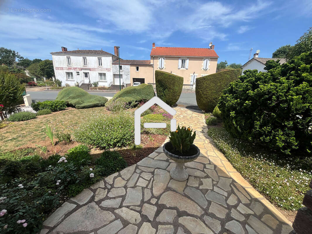 Maison à LE CHAMP-SAINT-PERE