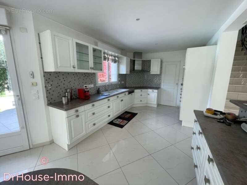 Maison à SAINT-PIERRE-LES-NEMOURS