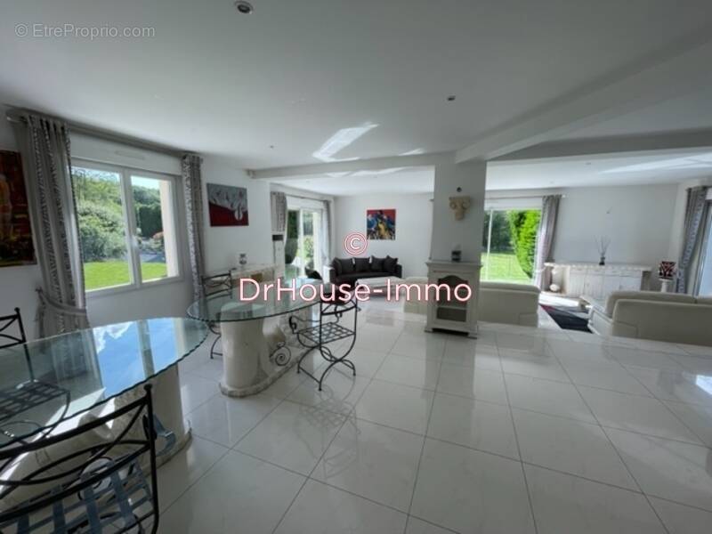 Maison à SAINT-PIERRE-LES-NEMOURS