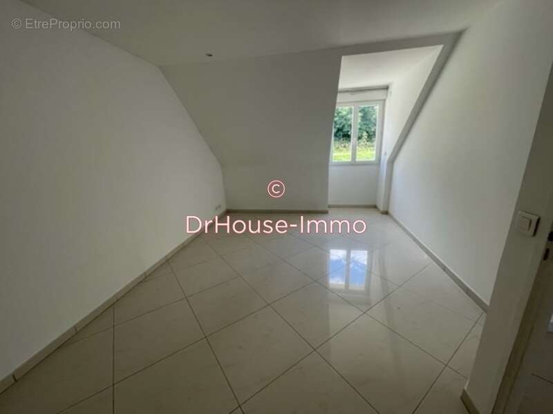 Maison à SAINT-PIERRE-LES-NEMOURS