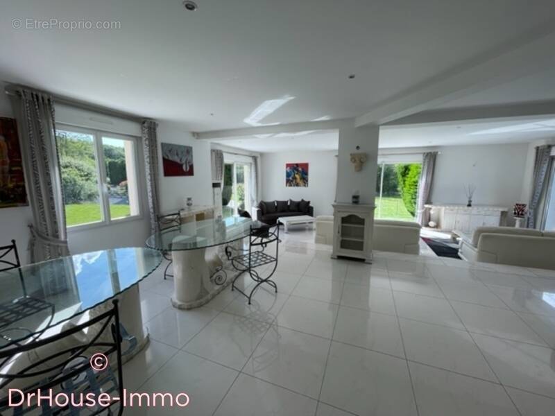 Maison à SAINT-PIERRE-LES-NEMOURS