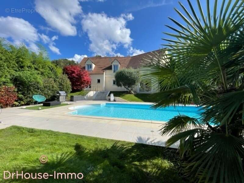 Maison à SAINT-PIERRE-LES-NEMOURS