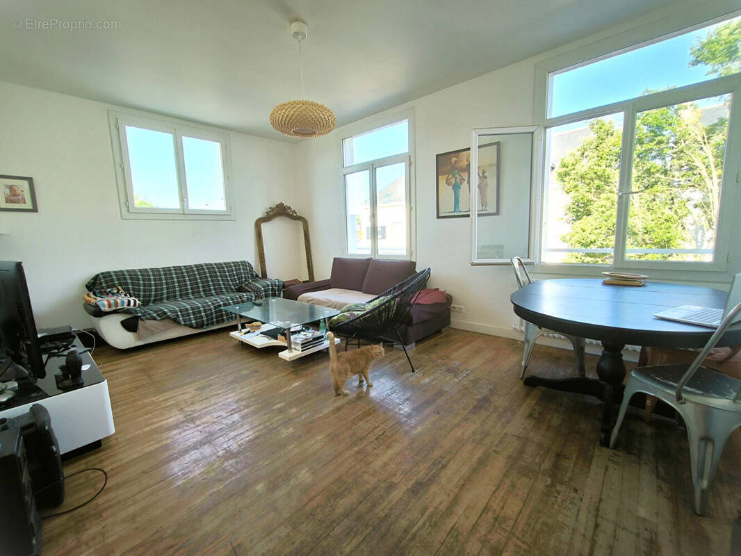 Appartement à DONGES