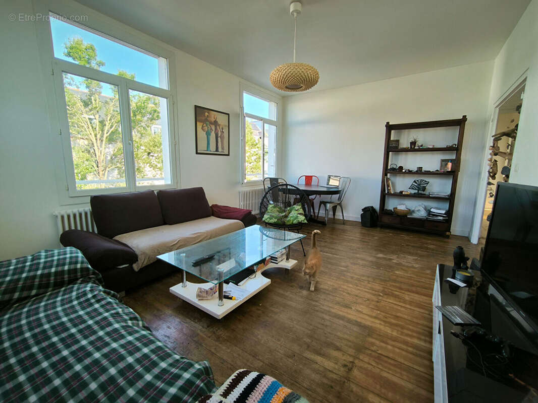 Appartement à DONGES