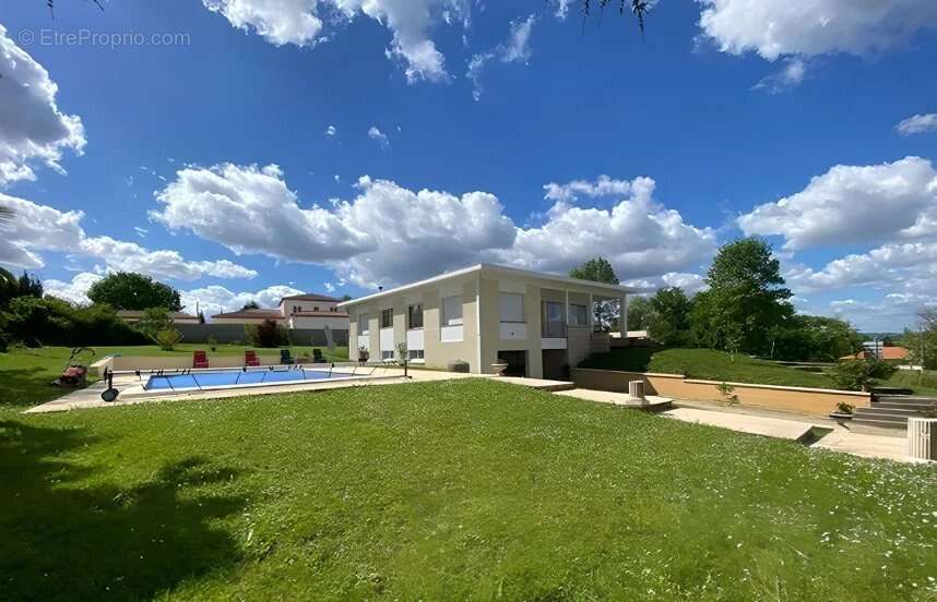 Maison à SAINTE-LIVRADE-SUR-LOT