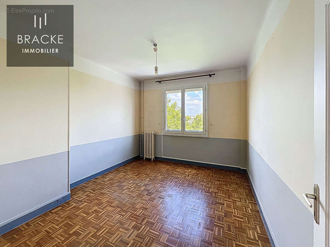 Appartement à LA GARENNE-COLOMBES