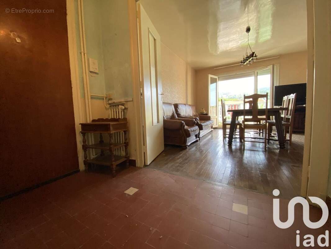 Photo 2 - Appartement à LE CHAMBON-FEUGEROLLES