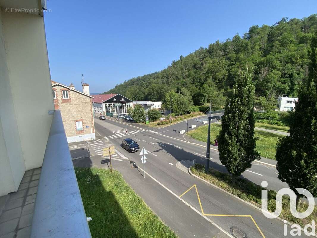 Photo 3 - Appartement à LE CHAMBON-FEUGEROLLES