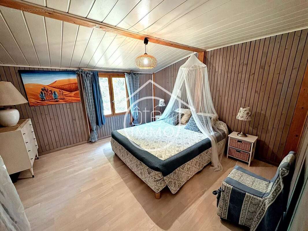 Maison à COURS-DE-PILE