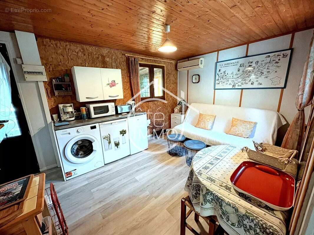 Maison à COURS-DE-PILE