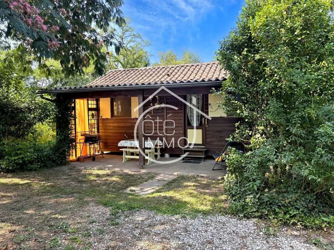 Maison à COURS-DE-PILE