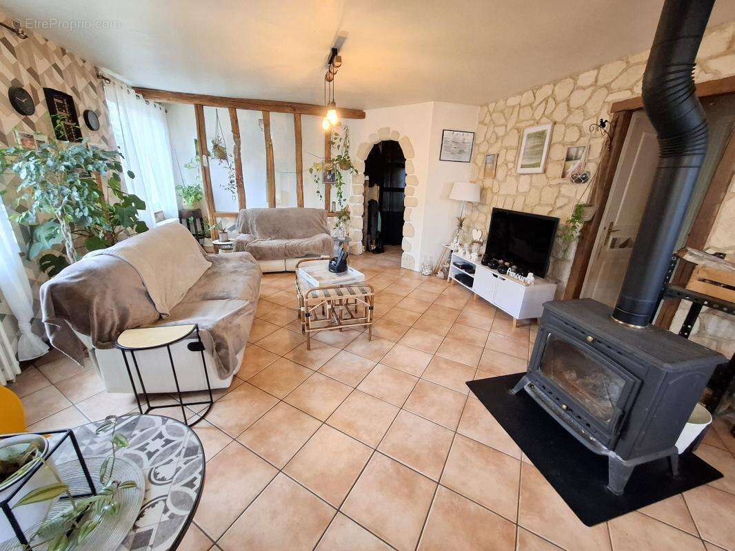 Maison à CUISE-LA-MOTTE