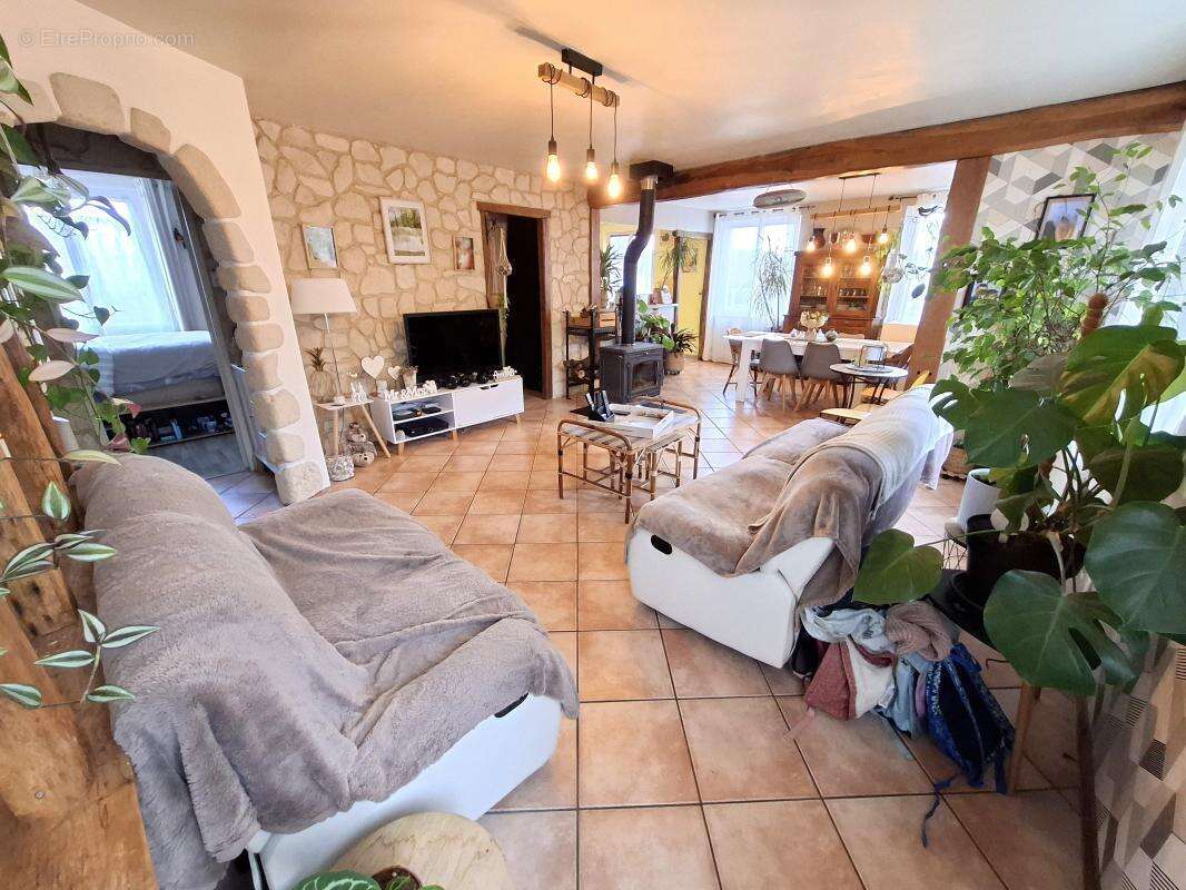 Maison à CUISE-LA-MOTTE