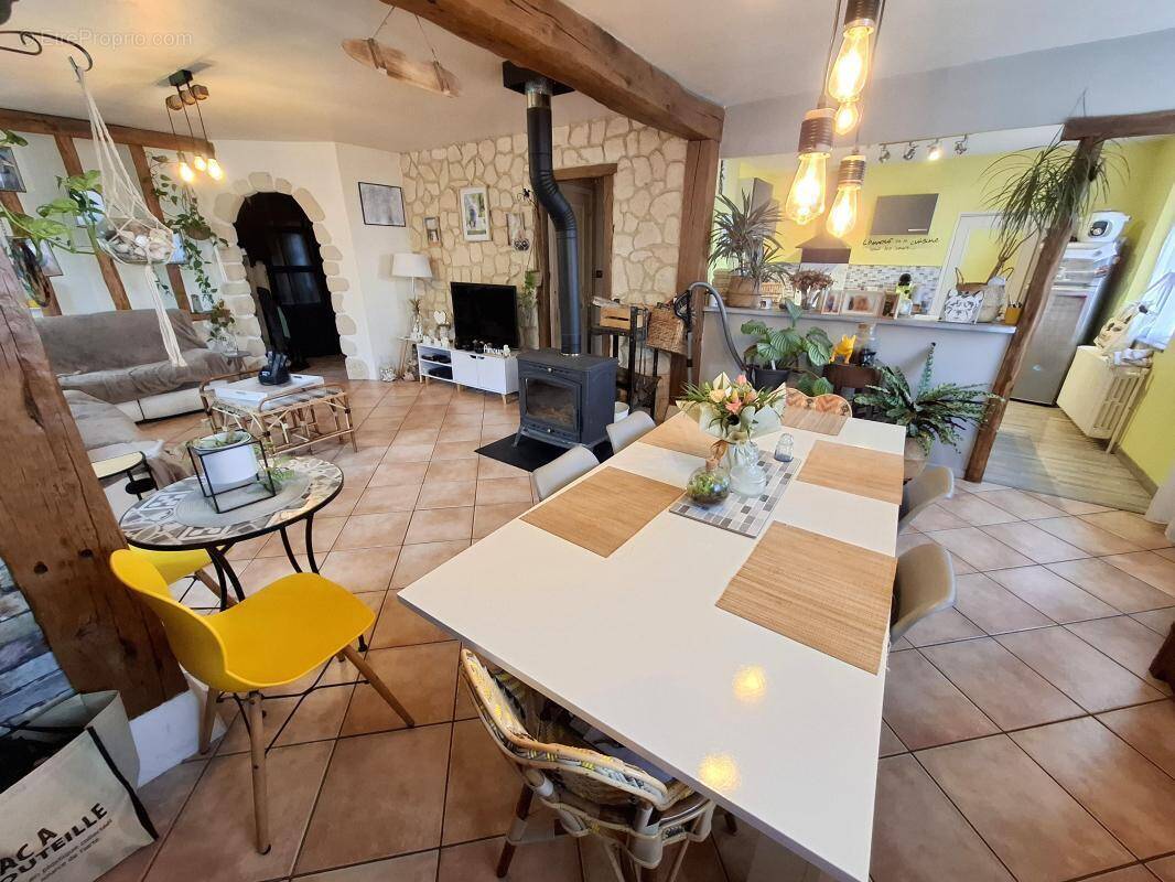 Maison à CUISE-LA-MOTTE