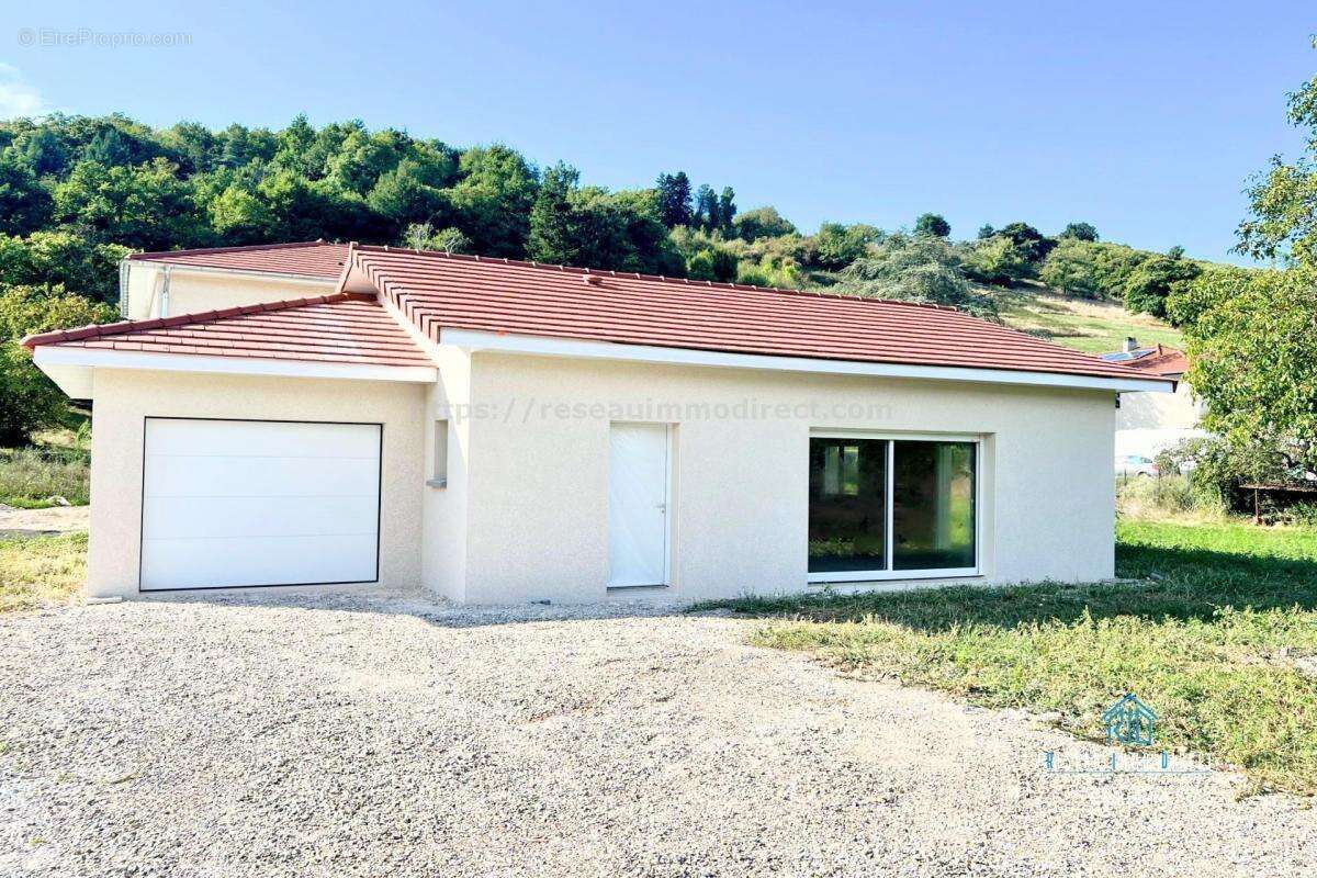 Maison à SAINT-SIMEON-DE-BRESSIEUX