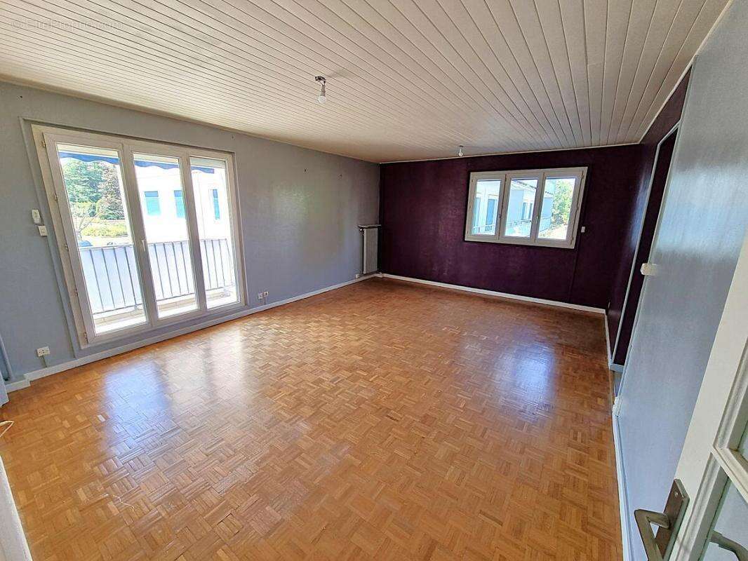 Appartement à DECINES-CHARPIEU