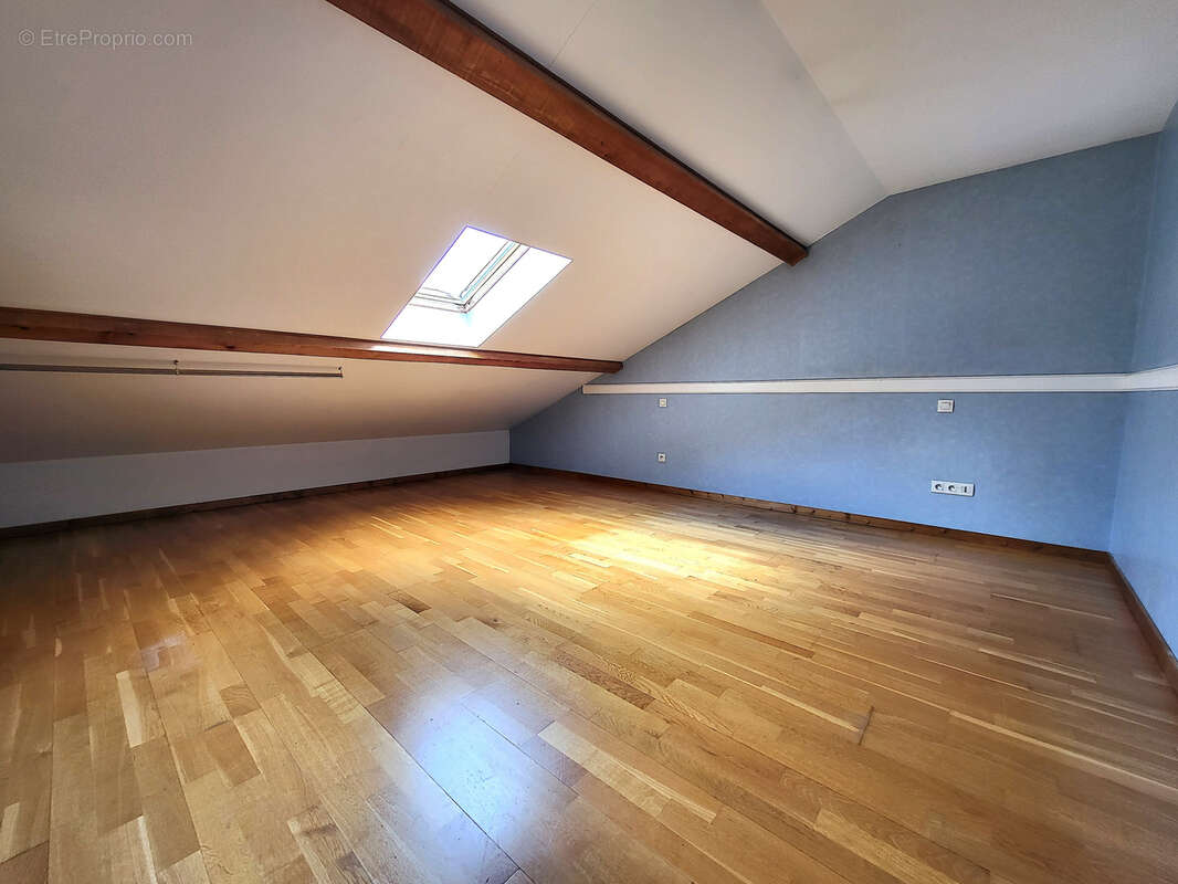 Appartement à MONTROND-LES-BAINS