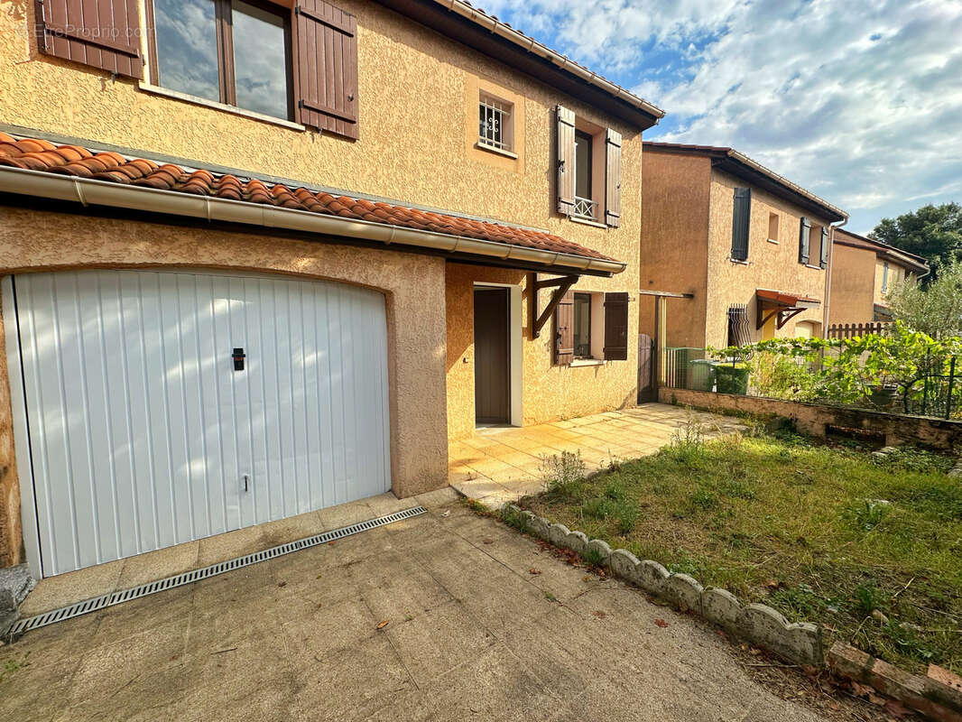 Maison à PIERRE-BENITE