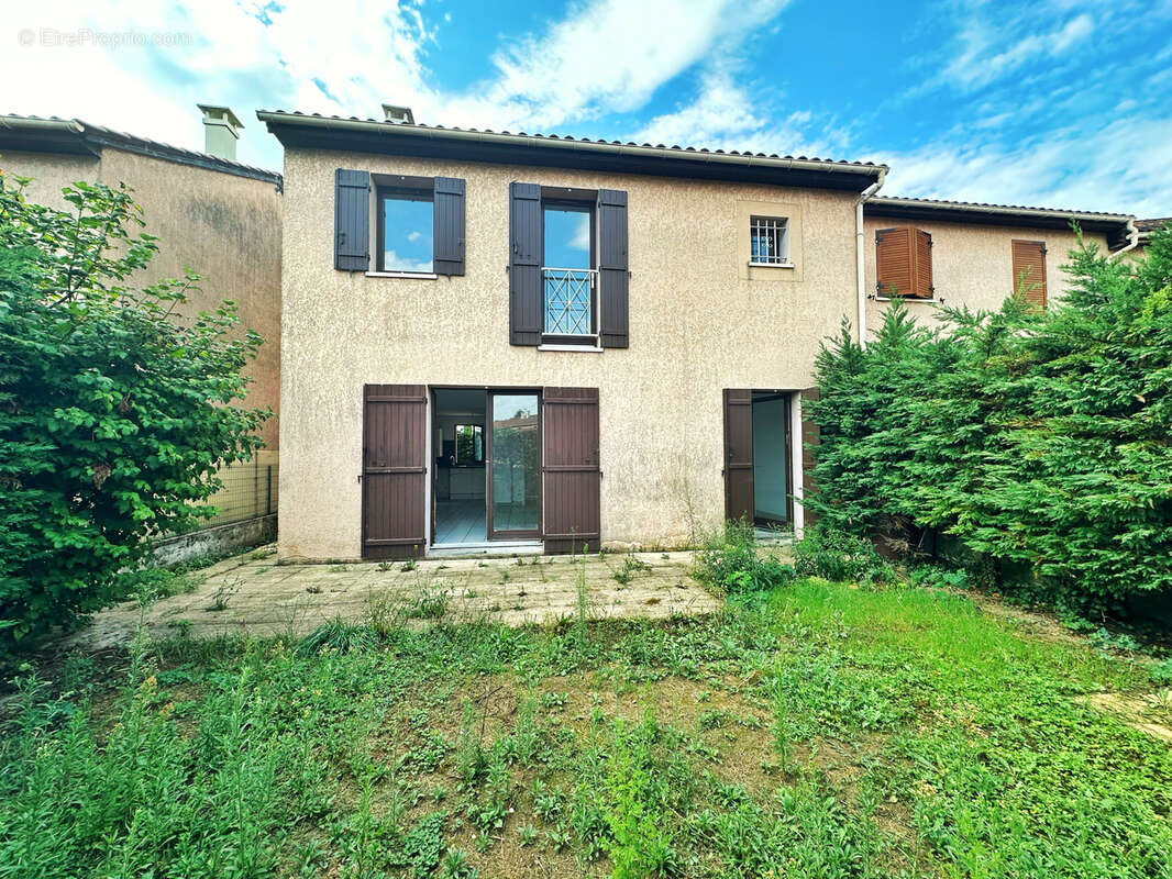 Maison à PIERRE-BENITE