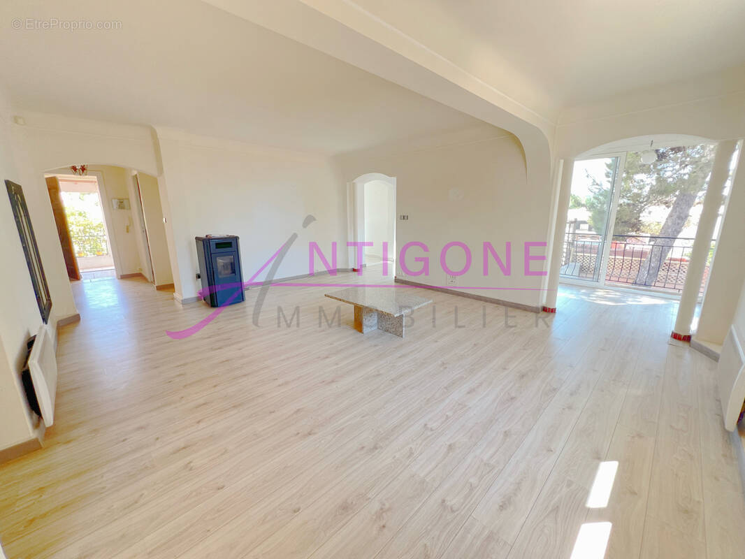 Appartement à SIX-FOURS-LES-PLAGES