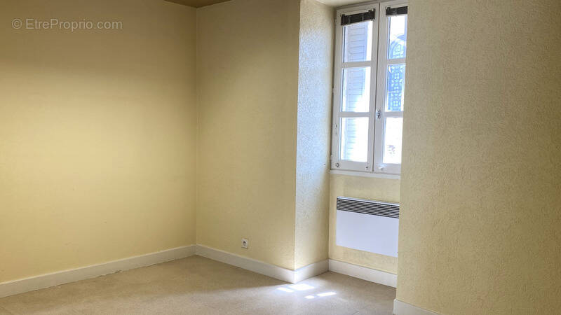 Commerce à L&#039;ISLE-SUR-SEREIN