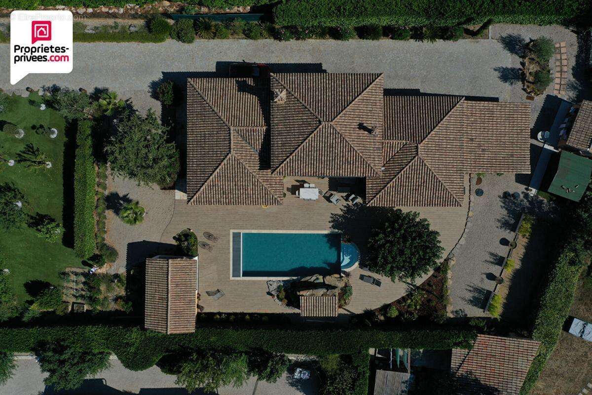 Maison à SAINT-CEZAIRE-SUR-SIAGNE