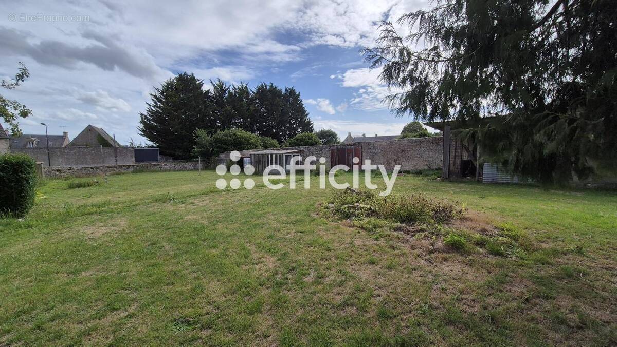 Terrain à VIENNE-EN-BESSIN