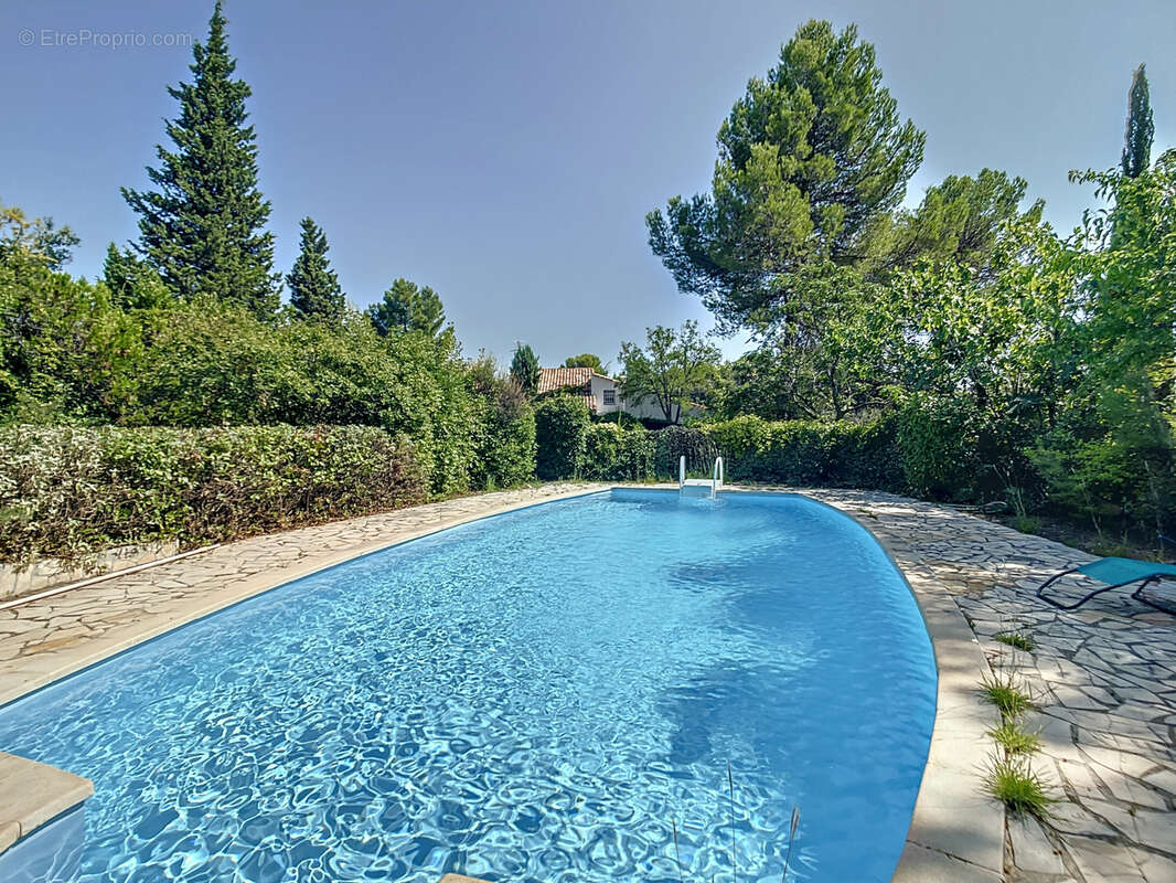 Maison à SAINT-CLEMENT-DE-RIVIERE