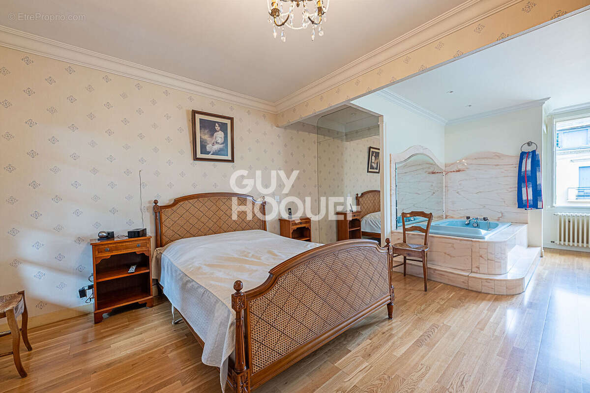 Maison à CHATEAU-GONTIER