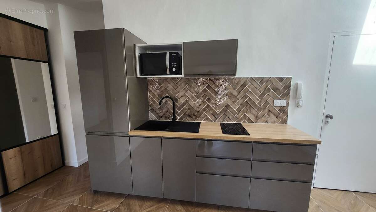 LA CIOTAT - APPARTEMENT T3 - rénové - port-vieux - centre - - Appartement à LA CIOTAT