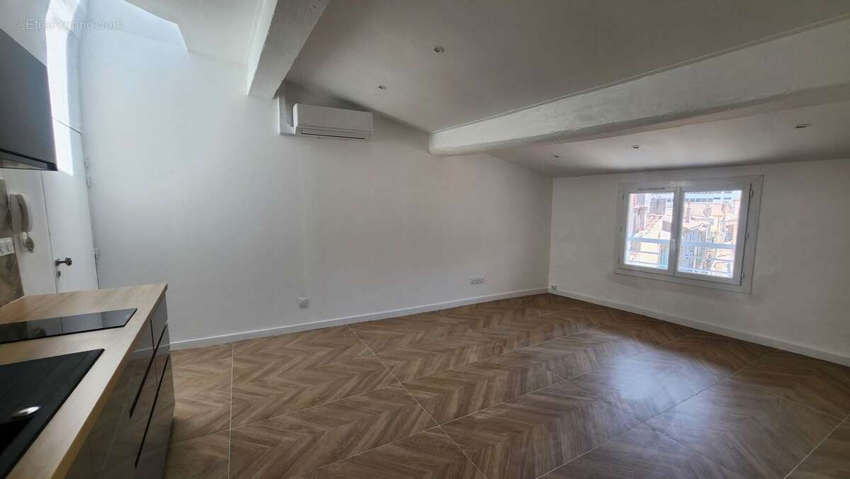 LA CIOTAT - APPARTEMENT T3 - rénové - port-vieux - centre - - Appartement à LA CIOTAT