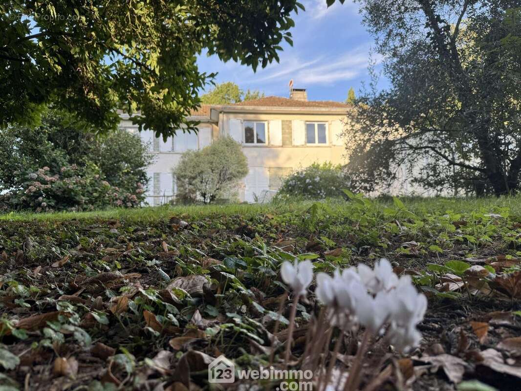 Maison des années 70 - Maison à LE BOUPERE